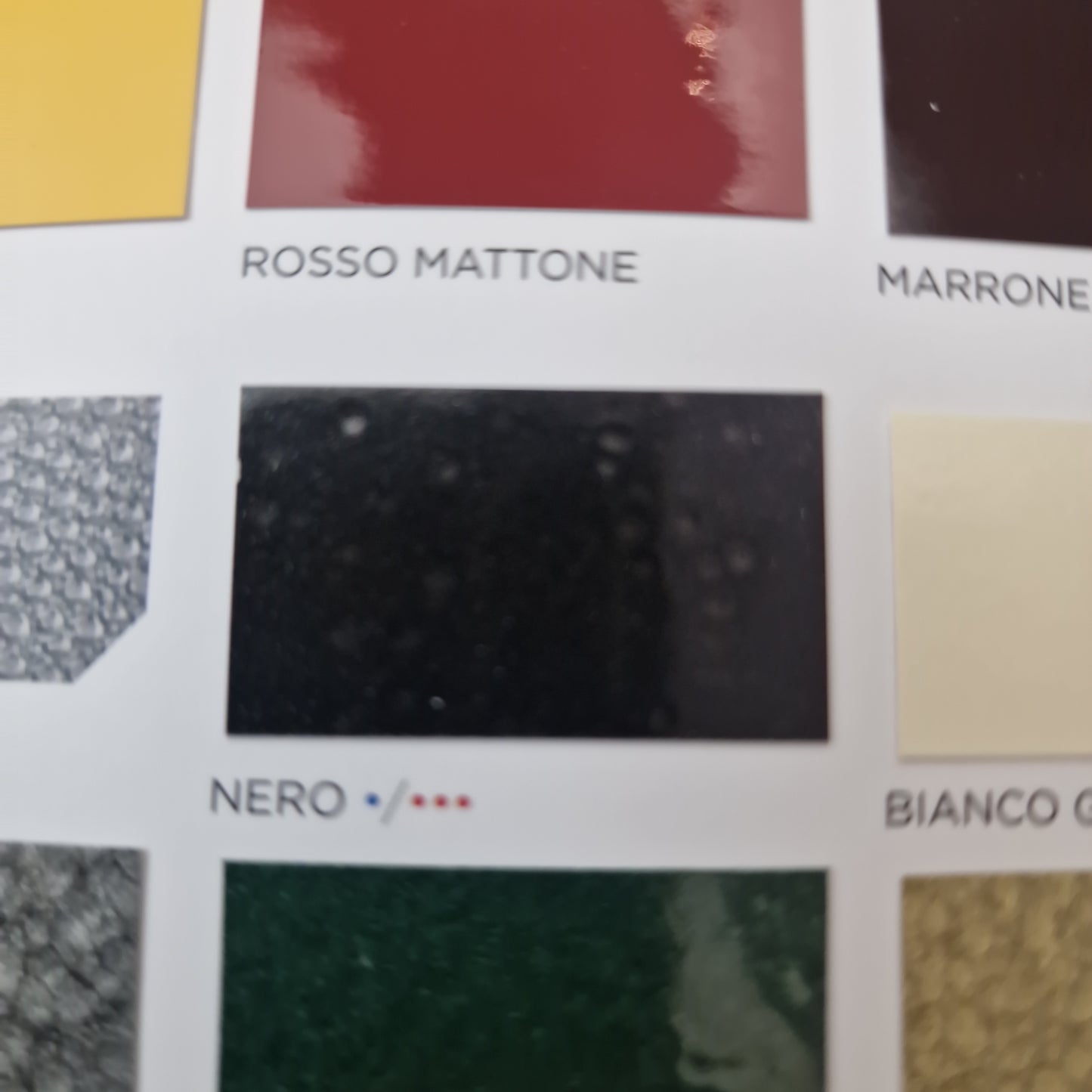 VERNICE PER FERRO HAMMERITE EFFETTO MARTELLATO NERO 0,75Lt