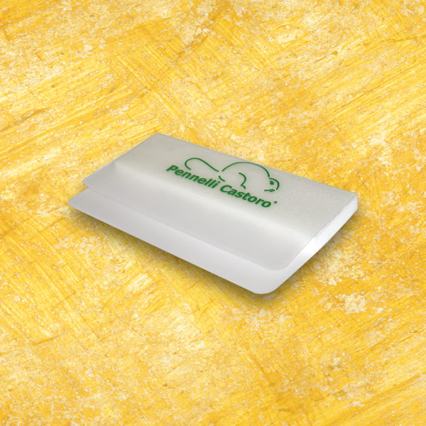 Spatola flessibile in PVC a doppio lembo.